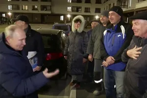 Điện Kremlin: Việc ông Putin đến Donbass thăm hỏi người dân là ‘tự phát’