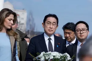 Thủ tướng Nhật đến thị trấn 'thảm sát Bucha', 2 máy bay ném bom của Nga đến Biển Nhật Bản