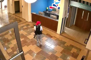 Nghi phạm xả súng trường học ở Mỹ cất giữ 7 khẩu súng trong nhà