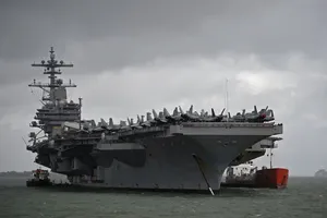 Tàu sân bay USS George H.W. Bush của quân đội Mỹ. Ảnh: REUTERS