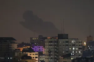 Israel không kích Dải Gaza sau khi hứng loạt hỏa tiễn từ Lebanon