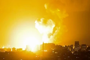 Giao tranh Israel-Palestine bùng phát sau cái chết của một tù nhân tuyệt thực 