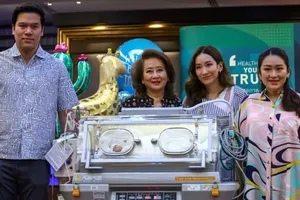 Con ông Thaksin trở lại cuộc đua tranh cử thủ tướng Thái Lan sau 2 ngày sinh con 