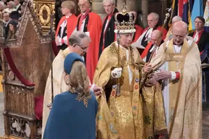 VIDEO: Khoảnh khắc Vua Charles III được trao vương miện