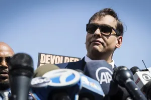 Hạ nghị sĩ Mỹ 'dày dạn kinh nghiệm Phố Wall' hầu tòa sau cáo buộc phạm 13 tội