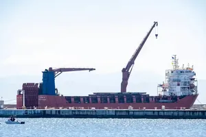 Tàu Nga đã cập cảng tại căn cứ hải quân Simon's Town (Nam Phi) vào tháng 12-2022. Ảnh: AP