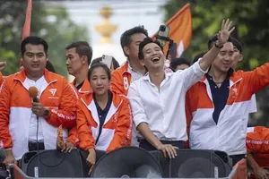 Chùm ảnh, video: Đường phố Bangkok nhuộm cam sau chiến thắng của đảng Tiến bước 