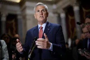 Chủ tịch Hạ viện Mỹ Kevin McCarthy trả lời phỏng vấn tại Tòa nhà Quốc hội Mỹ (thủ đô Washington D.C) ngày 24-5. Ảnh: GETTY IMAGES