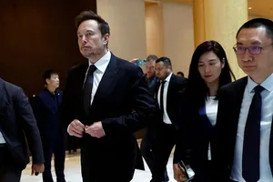 Ông Elon Musk bận rộn ở Trung Quốc 