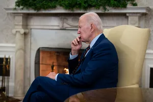 Vì sao Nhà Trắng chọn im lặng giữa vụ lùm xùm của ông Trump? 