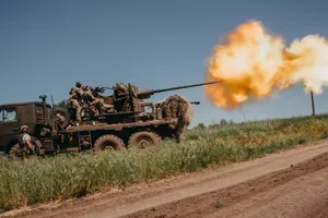 Binh sĩ Ukraine bên ngoài TP Bakhmut (tỉnh Donetsk, miền đông Ukraine) ngày 19-6. Ảnh: ANADOLU AGENCY