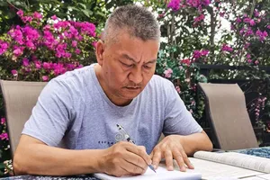 56 tuổi và 27 lần thi đại học trong suốt 40 năm, vẫn chưa đậu trường mong muốn 