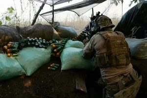 Nóng Nga-Ukraine 11-9: Ukraine tố Nga oanh tạc Kiev bằng đàn UAV; Nga nói phá hủy 3 tàu chở lính Ukraine đổ bộ Crimea