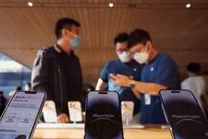 Trung Quốc bác tin cấm nhân viên nhà nước dùng iPhone