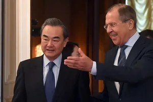 Ngoại trưởng Nga Sergey Lavrov và Bộ trưởng Ngoại giao Trung Quốc Vương Nghị. Ảnh: SPUNIK