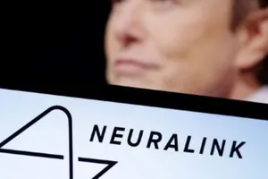 Công ty của tỉ phú Musk chuẩn bị thử nghiệm cấy chip vào não người