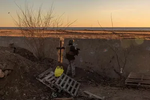 Nóng Nga-Ukraine 11-11: Ukraine đánh chìm 2 tàu đổ bộ Nga ở Crimea, oanh tạc UAV sang Nga; Moscow ném bom lượn đẩy lùi Ukraine ở Zaporizhia