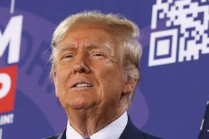 Ông Trump: Sẽ áp thêm thuế lên hàng Trung Quốc nếu tái đắc cử