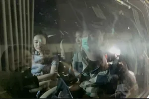 VIDEO: Ông Thaksin được trả tự do về nhà ở Bangkok