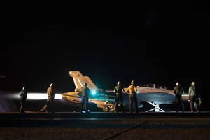 Mỹ tấn công dồn dập Houthis