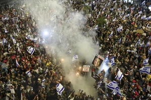 Chùm ảnh: Cả trăm ngàn người biểu tình phản đối ông Netanyahu, khi chiến sự tròn nửa năm