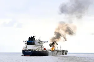 Houthis: UAV, rocket cùng lúc tấn công loạt tàu Mỹ, Anh, Israel