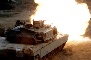 UAV Nga ‘khoá xích’ xe tăng Abrams Mỹ thế nào?