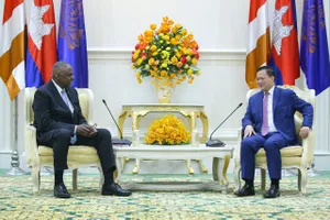 Chùm ảnh: Ông Hun Sen, ông Hun Manet tiếp bộ trưởng quốc phòng Mỹ