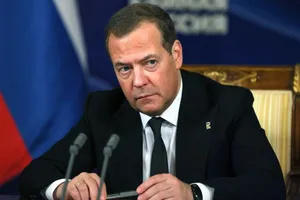 Ông Medvedev nói tổng thống Pháp và thủ tướng Đức nên 'nghỉ hưu'