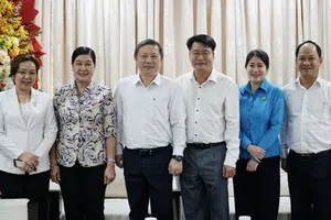 Nhiều cơ quan, đơn vị thăm, chúc mừng báo Pháp Luật TP.HCM nhân ngày 21-6