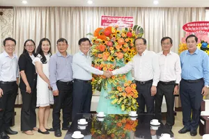 Nhiều cơ quan, đơn vị thăm, chúc mừng báo Pháp Luật TP.HCM nhân ngày 21-6