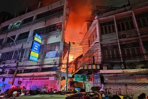 Video: Cháy lớn khu Chinatown ở Thái Lan, 30 người bị thương