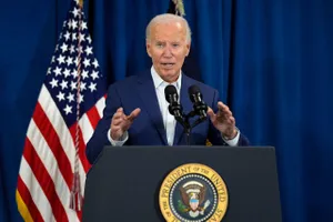 Ông Biden: Ông Trump đang được bác sĩ khám chữa, dần ổn định