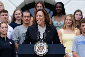 Bà Harris phát biểu, nhắm vào ông Trump