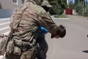 VIDEO: Đặc vụ Nga đột kích bắt loạt nghi phạm khủng bố 