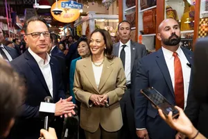 Bà Harris gấp rút khoanh vùng phó tướng