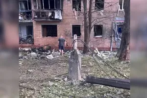 VIDEO: Chung cư ở Kursk trúng tên lửa, 15 người bị thương