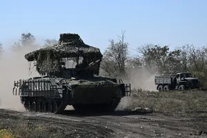 VIDEO: Nga tiến quân, giành lại 2 ngôi làng ở Kursk