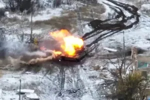 VIDEO được cho là UAV Lancet Nga hủy diệt xe tăng Ukraine ở Kursk