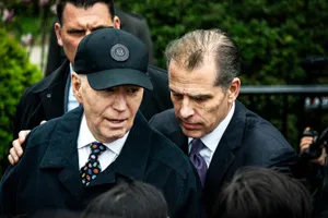 Lưỡng đảng Mỹ phản ứng thế nào khi ông Biden ân xá cho con trai?