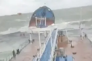 VIDEO: Tàu dầu Nga chìm ở Biển Đen