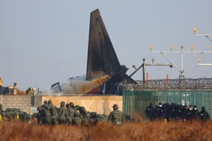 Thảm kịch máy bay Hàn Quốc: Cảnh sát khám xét sân bay, trụ sở Jeju Air