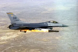 Nhận tiêm kích F-16: Ukraine đang 'nằm gai nếm mật'?