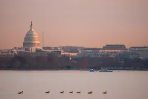Máy bay va trực thăng rồi rơi xuống sông ở Mỹ: 67 người thiệt mạng