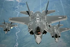 Bên trong nhà máy sản xuất tiêm kích F-35 lớn nhất thế giới