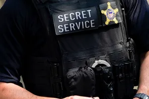 Mật vụ Mỹ bắn một người có vũ trang gần Nhà Trắng