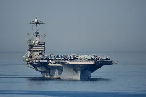 Houthis nói đã nã hơn chục tên lửa, UAV vào đội tàu sân bay Mỹ 