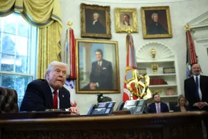 Vụ lộ kế hoạch đánh Houthis: Ông Trump bảo vệ Bộ trưởng Hegseth, quy lỗi Cố vấn Watlz 