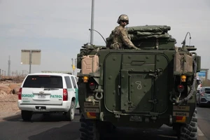 Dàn khí tài khủng Mỹ điều xuống biên giới phía nam để xử lý nhập cư