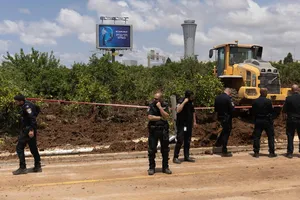 Israel thề đáp trả Iran, Houthis sau vụ tên lửa tấn công sân bay